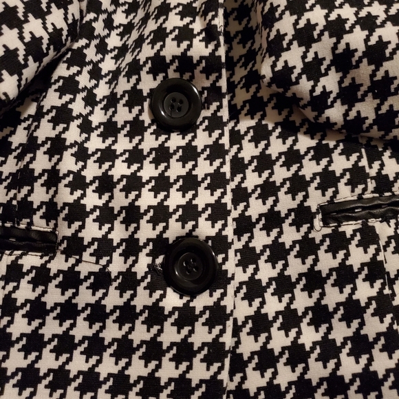 Blazer - Picture 2 of 4